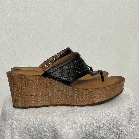 Clarks Avaleen Ocean Wedge Sandal Black, Cork Heel Flip Flop Size 9 Summer - Picture 1 of 5